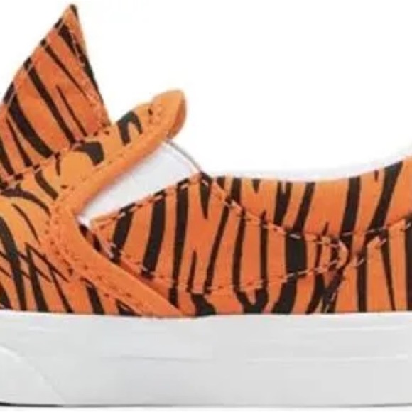#40❤️ New with tags Vans V tiger shark slip on sneakers - Picture 4 of 10
